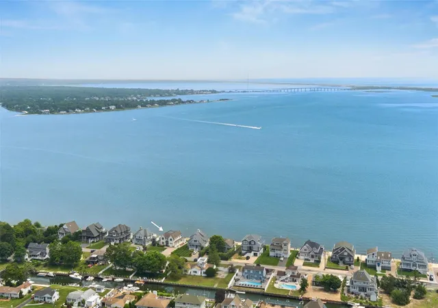 Photo 3 of Single family home for sale at 9 Shinnecock Rd, Southampton, NY 11942 | MLS# 885895 | Listing updated on 2026-09-30