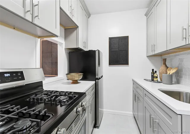 Photo 3 of House for sale at 330 E 70Th St #6E, New York, NY 10021 | MLS# 894828 | Listing updated on 2026-09-18