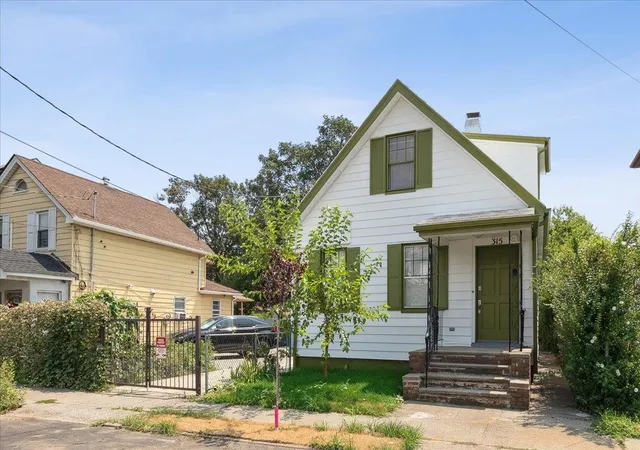 Photo 2 of Sale Pending at 315 Oder Ave, Staten Island, NY 10304 | MLS# 897134 | Listing updated on 2026-09-18