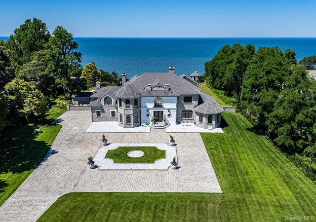 Photo 2 of Mansion for sale at 3875 Hallock Ln, Southold, NY 11952 | MLS# 907439 | Listing updated on 2026-09-18