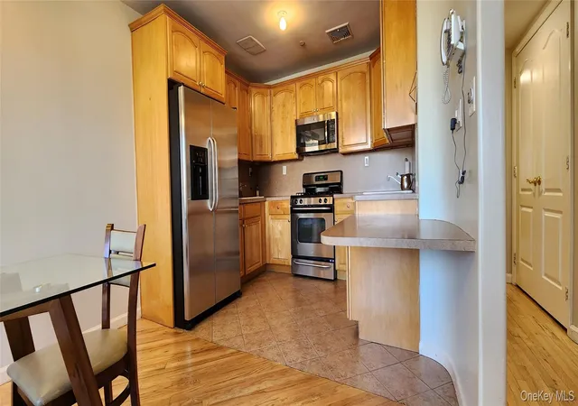 Photo 3 of Sale Pending at 274 Wallabout St #7B, Brooklyn, NY 11206 | MLS# 907819 | Listing updated on 2026-09-18