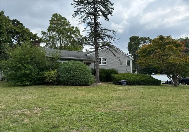 Photo 2 of Sale Pending at 6 Albermarle Ave, Huntington Station, NY 11746 | MLS# 910424 | Listing updated on 2026-09-18