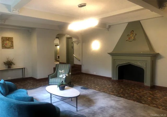 Photo 3 of Sale Pending at 1470 Midland Ave #3M, Bronxville, NY 10708 | MLS# 911837 | Listing updated on 2026-09-18