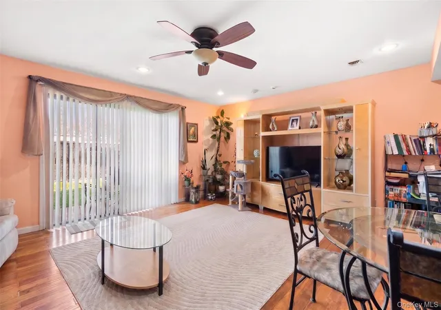 Listing Photo 4 - Condo for sale in building located at 78 Cambridge Dr W, Copiague, NY 11726