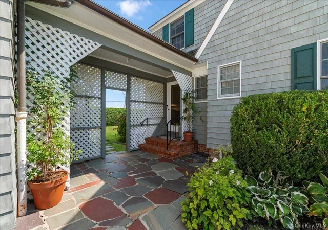 Photo 4 of Single family home for sale at 2 Strongs Ln, Water Mill, NY 11976 | MLS# 916216 | Listing updated on 2026-09-18