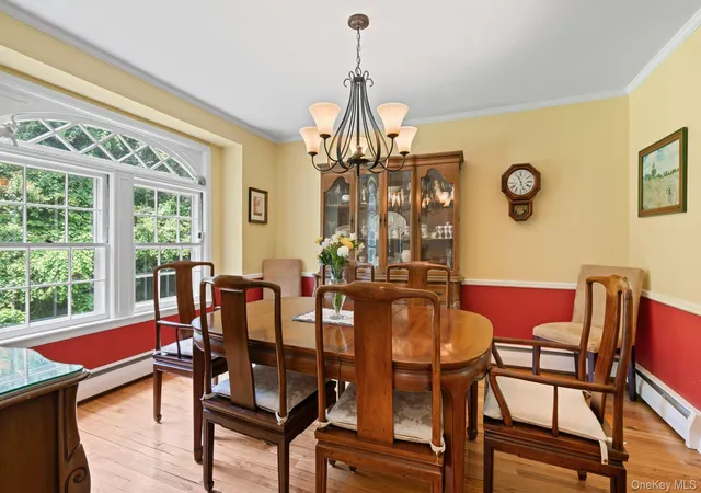 Photo 4 of Single family home for sale at 4 Pippin Ln, Huntington, NY 11743 | MLS# 919989 | Listing updated on 2026-09-30