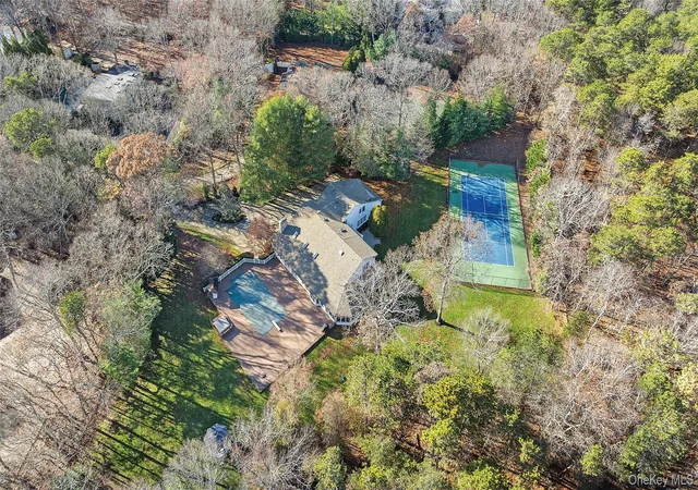 Photo 3 of Sale Pending at 8 E Ridge Ct, Southampton, NY 11968 | MLS# 926474 | Listing updated on 2026-09-18