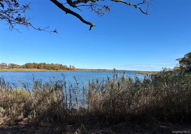 Photo 1 of Land for sale at 910 Flanders Rd, Southampton, NY 11901 | MLS# 929287 | Listing updated on 2026-09-18