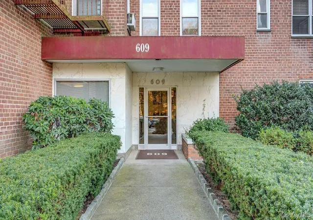 Photo 1 of Sale Pending at 609 Palmer Rd #3M, Yonkers, NY 10701 | MLS# 933973 | Listing updated on 2026-09-18