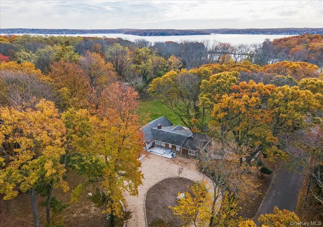 Photo 3 of Sale Pending at 117 Locust Ln, Northport, NY 11768 | MLS# 934297 | Listing updated on 2026-09-18