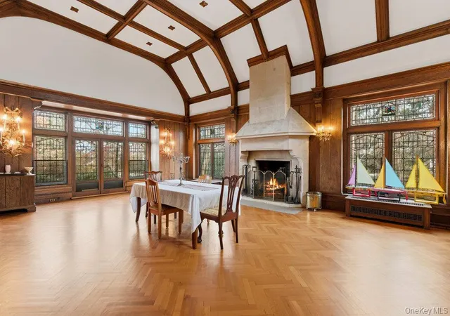 Photo 4 of Single family home for sale at 5 Cedar Ln, Glen Cove, NY 11542 | MLS# 940055 | Listing updated on 2026-09-18