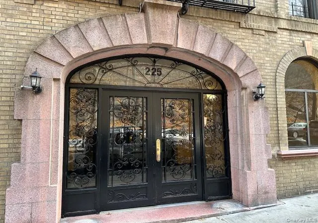 Photo 2 of Condo for sale at 225 Bennett Ave #2R, New York, NY 10040 | MLS# 942478 | Listing updated on 2026-09-18