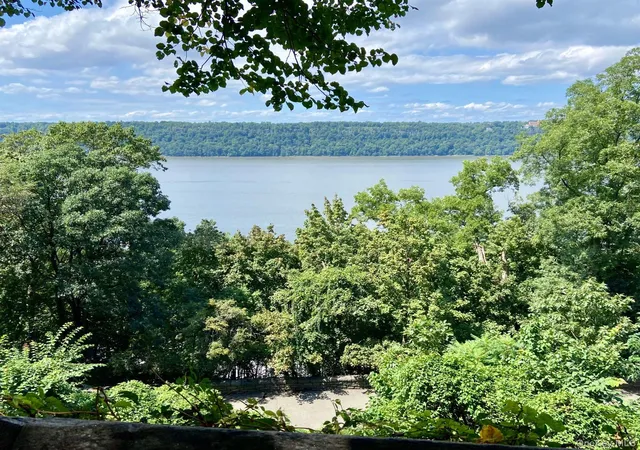 Photo 4 of Sale Pending at 225 Bennett Ave #2R, New York, NY 10040 | MLS# 942478 | Listing updated on 2026-09-26