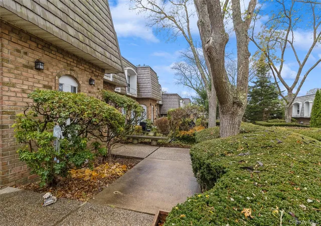 Listing Photo 4 - Condo for sale in building located at 655 Middle Country Rd, Brookhaven, NY 11727 - Unit #4D1