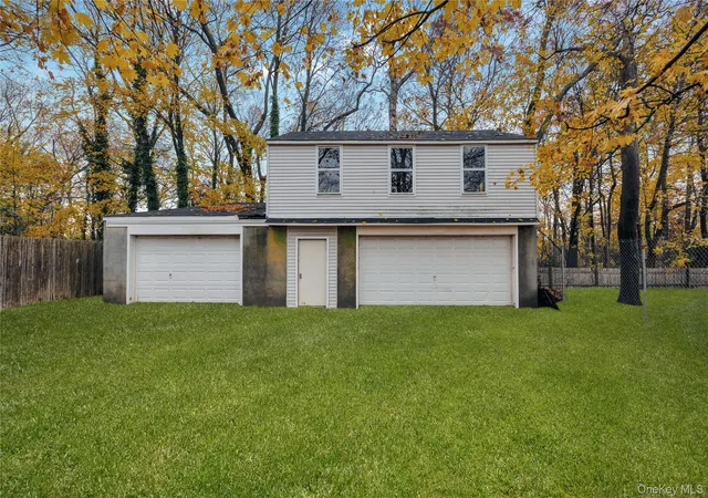 Photo 4 of Sale Pending at 35 Andrew Ave, Islip Terrace, NY 11752 | MLS# 943817 | Listing updated on 2026-09-18
