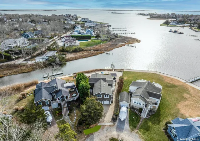 Photo 2 of Single family home for sale at 7 Springville Cir, Southampton, NY 11946 | MLS# 947546 | Listing updated on 2026-09-17