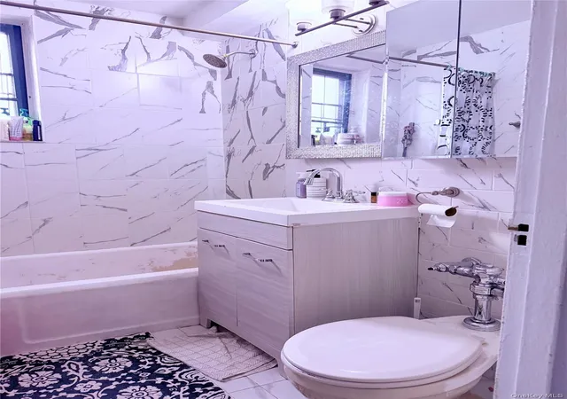 Photo 3 of Sale Pending at 2053 Mcgraw Ave #4E, Bronx, NY 10462 | MLS# 950015 | Listing updated on 2026-09-18