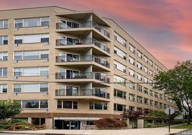 Photo 3 of Sale Pending at 12 Old Mamaroneck Rd #2G, White Plains, NY 10605 | MLS# 951683 | Listing updated on 2026-09-18