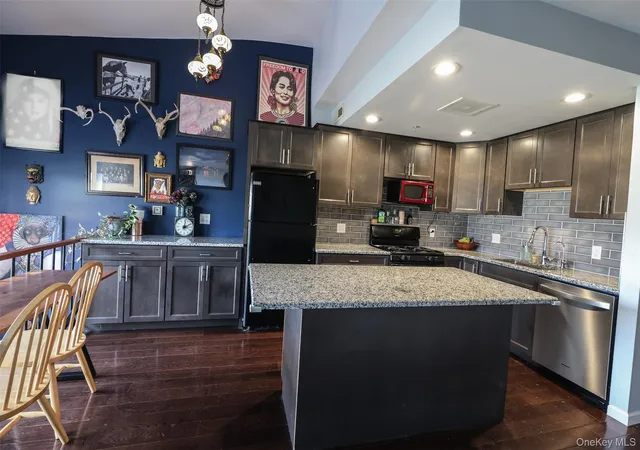 Listing Photo 4 - Condo for sale in building located at 70 Johnes St, Newburgh, NY 12550 - Unit #325E