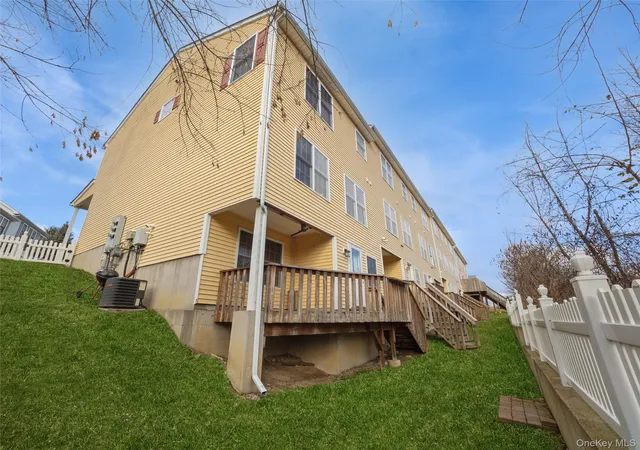 Listing Photo 5 - Condo for sale in building located at 43 Aveonis Ct, Fishkill, NY 12524