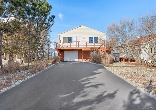 Photo 2 of Sale Pending at 626 Dune Rd, Southampton, NY 11978 | MLS# 954817 | Listing updated on 2026-09-18
