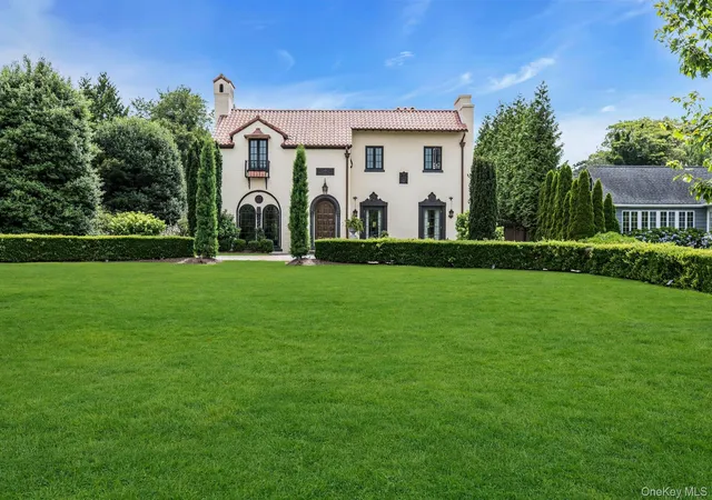 Photo 3 of Mansion for sale at 259 Lakeview Ave W, Islip, NY 11718 | MLS# 956138 | Listing updated on 2026-09-18
