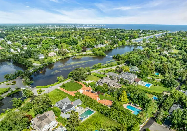 Photo 3 of Sale Pending at 259 Lakeview Ave W, Islip, NY 11718 | MLS# 956138 | Listing updated on 2026-10-04