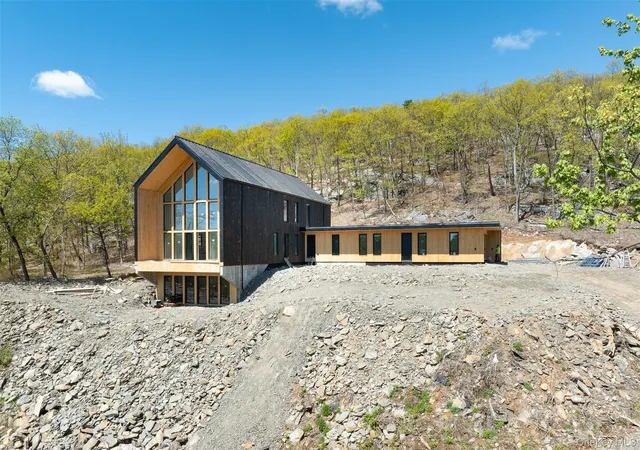 Photo 2 of Mansion for sale at 95 Jersey Ave, Greenwood Lake, NY 10925 | MLS# 956598 | Listing updated on 2026-09-16