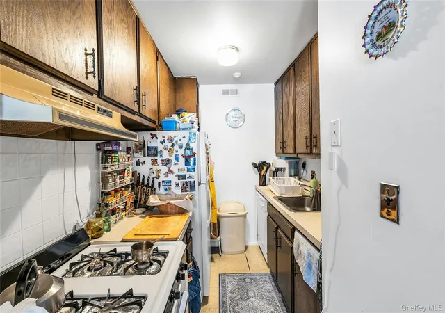 Photo 3 of Condo for sale at 280 Artist Lake Dr, Middle Island, NY 11953 | MLS# 956957 | Listing updated on 2026-09-18
