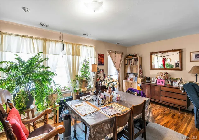 Photo 4 of Condo for sale at 280 Artist Lake Dr, Middle Island, NY 11953 | MLS# 956957 | Listing updated on 2026-09-18