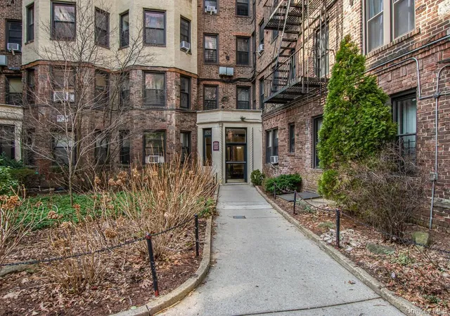 Photo 4 of House for sale at 764 Brady Ave #131, New York, NY 10462 | MLS# 959417 | Listing updated on 2026-09-18