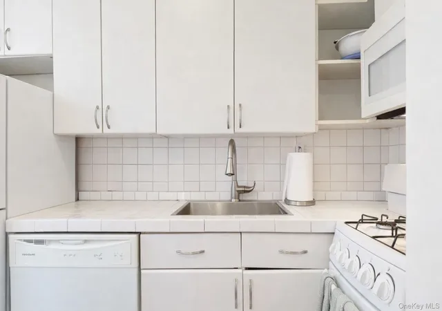 Photo 4 of Condo for sale at 420 Central Park W #3A, New York, NY 10025 | MLS# 960901 | Listing updated on 2026-09-18