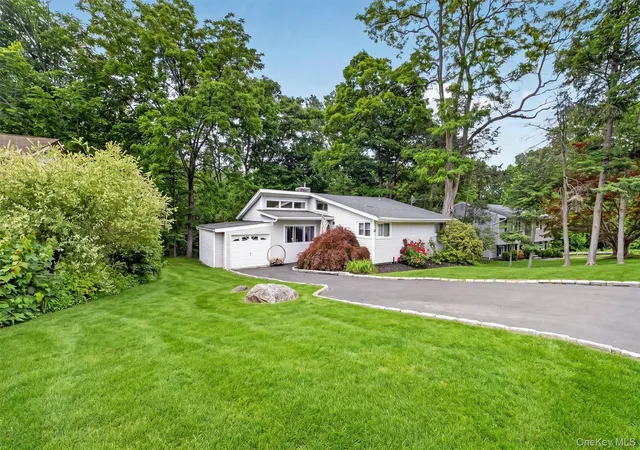 Photo 2 of Single family home for sale at 35 Wheeler Dr, Cortlandt, NY 10567 | MLS# 961786 | Listing updated on 2026-09-17