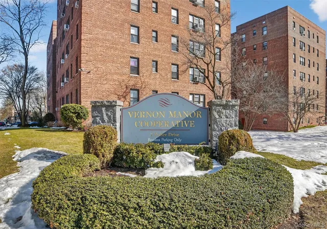 Condo for sale at 2 Fisher Dr #318, Mount Vernon, NY 10552 | MLS# 965953