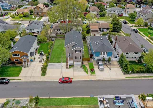 Photo 3 of Single family home for sale at 1010 California Pl S, Hempstead, NY 11558 | MLS# 972317 | Listing updated on 2026-09-18
