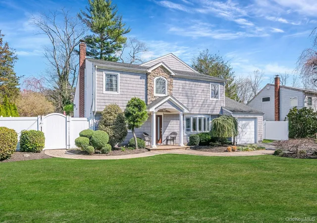 Photo 1 of Single family home for sale at 43 Hallock Ave, Smithtown, NY 11787 | MLS# 977202 | Listing updated on 2026-09-18