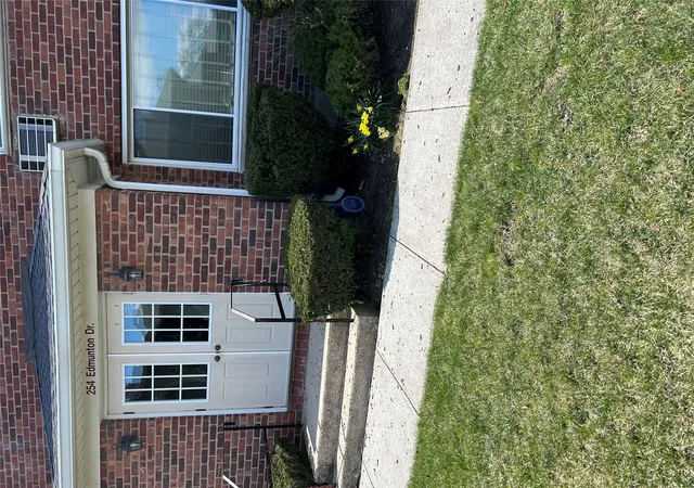 Photo 1 of Condo for sale at 254 Edmunton Dr #K1, Babylon, NY 11703 | MLS# 978280 | Listing updated on 2026-09-16