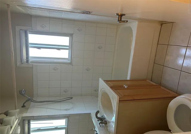 Photo 3 of Condo for sale at 254 Edmunton Dr #K1, Babylon, NY 11703 | MLS# 978280 | Listing updated on 2026-09-16
