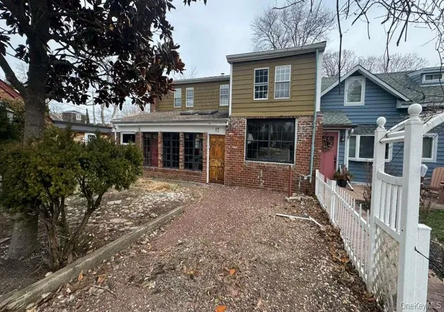 Photo 2 of Sale Pending at 17 Jade St, Islip, NY 11769 | MLS# 980770 | Listing updated on 2026-09-25