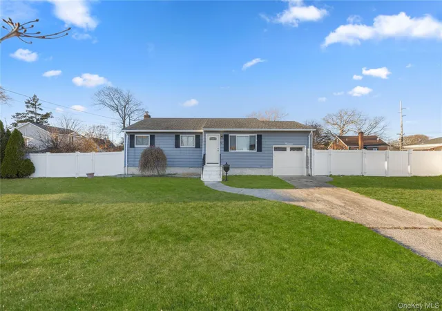 Photo 3 of Single family home for sale at 14 Platt Ave, West Babylon, NY 11704 | MLS# 981949 | Listing updated on 2026-09-18