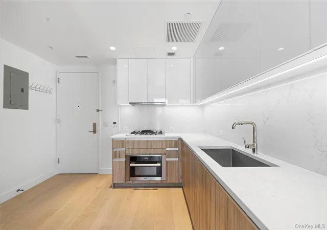 Photo 3 of Condo for sale at 136-18 Maple Ave #5F, New York, NY 11355 | MLS# 982004 | Listing updated on 2026-09-16