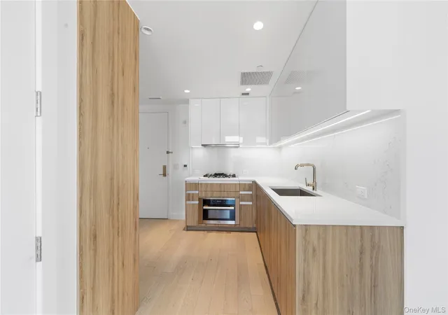 Photo 4 of Condo for sale at 136-18 Maple Ave #5F, New York, NY 11355 | MLS# 982004 | Listing updated on 2026-09-16