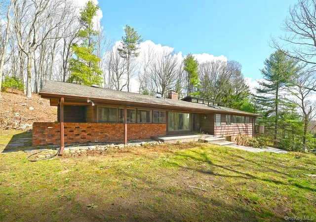 Photo 2 of Single family home for sale at 10 Ponderosa Dr, Melville, NY 11747 | MLS# 982177 | Listing updated on 2026-09-25