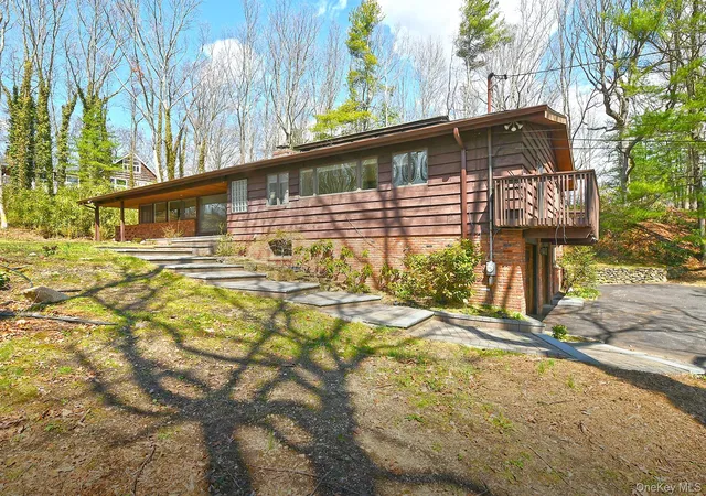 Photo 3 of Single family home for sale at 10 Ponderosa Dr, Melville, NY 11747 | MLS# 982177 | Listing updated on 2026-09-25