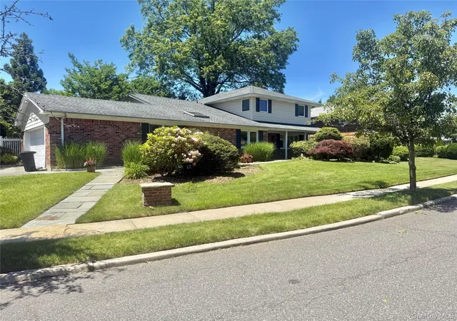 Photo 2 of Single family home for sale at 3 Clemson Ln, Woodbury, NY 11797 | MLS# 982967 | Listing updated on 2026-09-18
