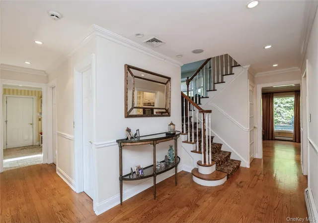 Photo 3 of Single family home for sale at 3 Clemson Ln, Woodbury, NY 11797 | MLS# 982967 | Listing updated on 2026-09-18