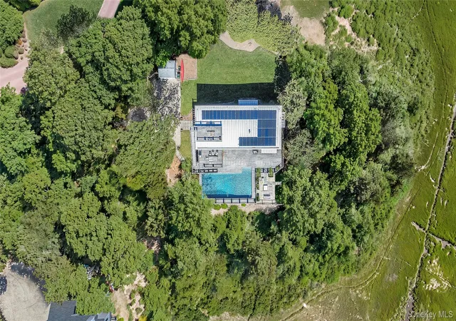 Photo 4 of Single family home for sale at 32 Tuthill Ln, Remsenburg, NY 11960 | MLS# 982995 | Listing updated on 2026-09-18