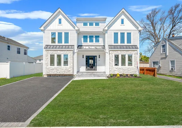 Photo 2 of Single family home for sale at 31 Libby Ave, Oyster Bay, NY 11801 | MLS# 983315 | Listing updated on 2026-09-17