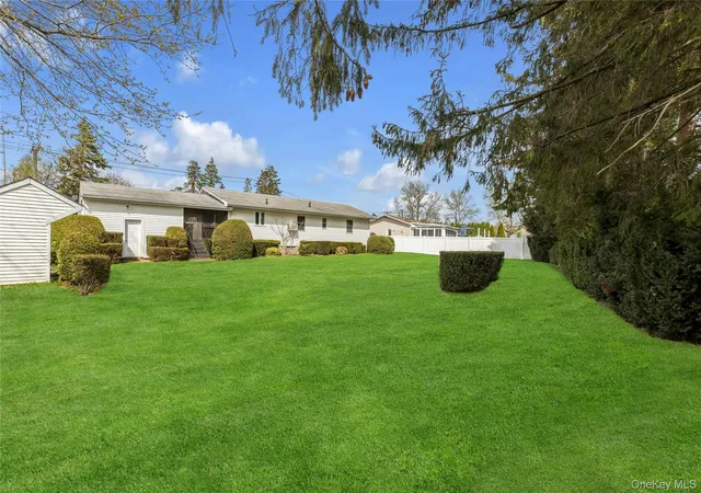 Photo 3 of Single family home for sale at 4 Carino Dr, Hicksville, NY 11801 | MLS# 983769 | Listing updated on 2026-09-16