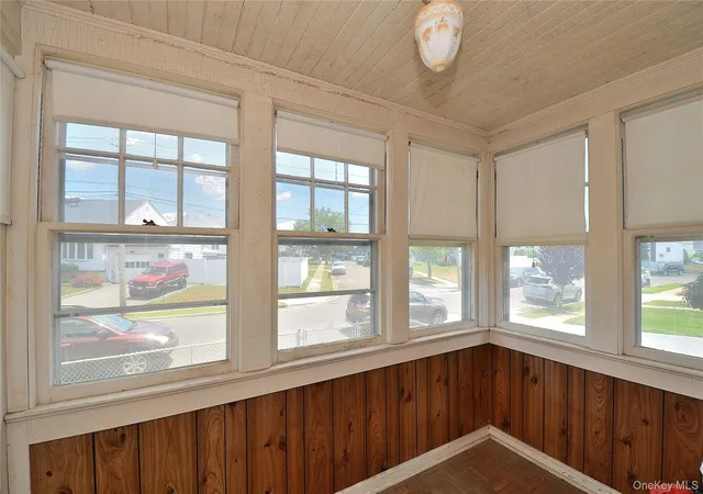 Photo 4 of Single family home for sale at 2586 Riverside Dr, Hempstead, NY 11793 | MLS# 986717 | Listing updated on 2026-09-15